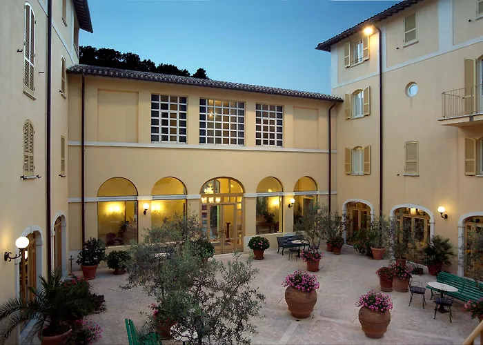 Prenota il tuo soggiorno presso l'Hotel Clitunno Spoleto sul sito ufficiale