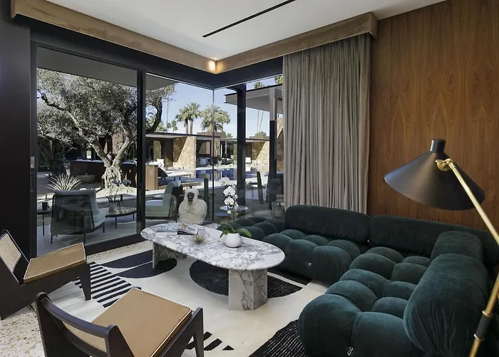 Top Family-Friendly Hotels in Palm Springs