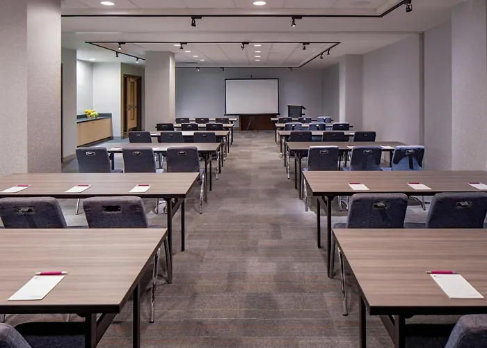 Top-Rated Hotels Near Decatur St, New Orleans