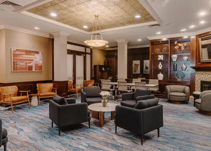 Top Hotels Near Boston City Hall