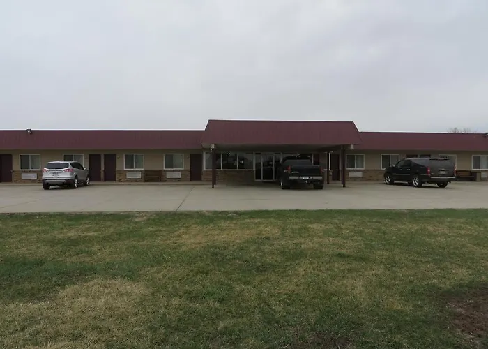 Best Hotels by John Wayne Airport with Free Parking